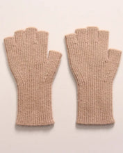 Load image into Gallery viewer, Qnuz 1/2 Glove 20% wool Hat/Glove
