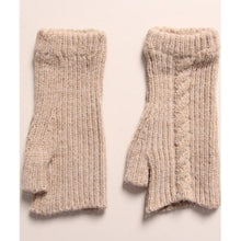 Load image into Gallery viewer, Qnuz 1/2 Glove 20% wool Hat/Glove 63 Taupe
