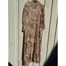 Load image into Gallery viewer, Qnuz Clothing Akvarel dress Clothing 13 Beige
