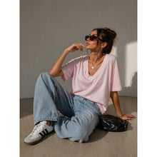 Load image into Gallery viewer, Qnuz Clothing Basic T-Shirt w V-Neck Clothing 42 Rosa
