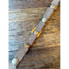 Load image into Gallery viewer, Qnuz Belt w gold ornaments 3 cm wide Belt 63 Taupe
