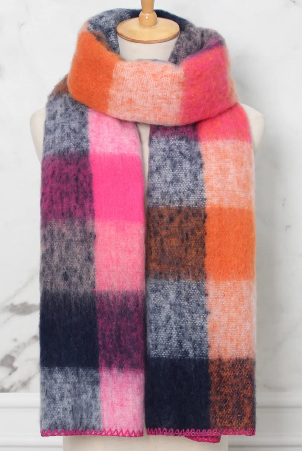 Qnuz Big soft scarf w stitching Scarf