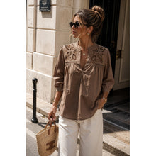 Load image into Gallery viewer, Qnuz Clothing Blouse w Embrodery Clothing 60 Marron
