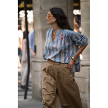 Load image into Gallery viewer, Qnuz Clothing Boheme Blouse w Applikationer Clothing 30 Blue
