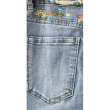 Load image into Gallery viewer, Qnuz Clothing Boheme Jeans w Emb Clothing 33 denim blue
