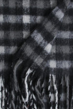 Load image into Gallery viewer, Qnuz Checkered Scarf 10% wool Scarf
