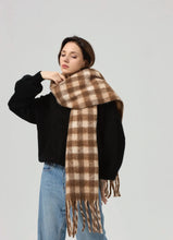 Load image into Gallery viewer, Qnuz Checkered Scarf 10% wool Scarf
