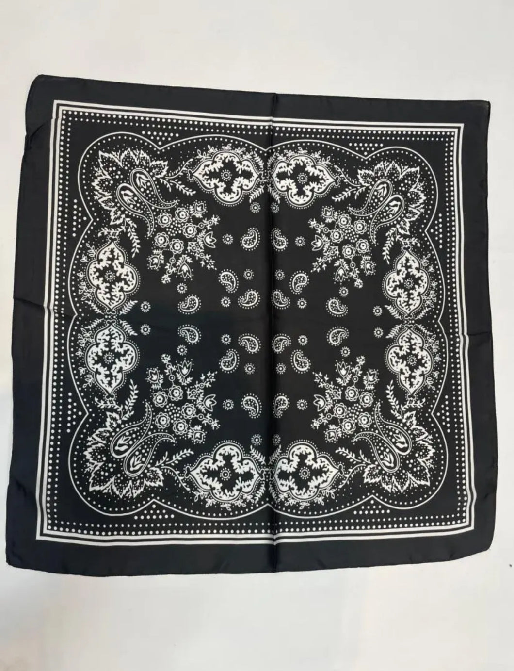 Qnuz Classic Scarf 20% SILK 70 x 70 cm Scarf