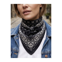 Load image into Gallery viewer, Qnuz Classic Scarf 70 x 70 cm Scarf 99 Black
