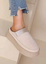 Load image into Gallery viewer, Qnuz Cosy Shoe Shoe
