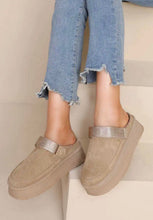 Load image into Gallery viewer, Qnuz Cosy Shoe Shoe
