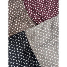 Load image into Gallery viewer, Qnuz Double layer triangel 60x135 cm w DOTS Scarf 13 Beige
