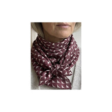 Load image into Gallery viewer, Qnuz Double layer triangel 60x135 cm w DOTS Scarf 28 Burgundy
