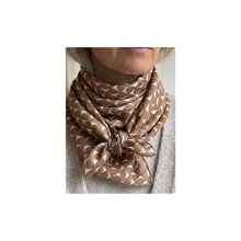 Load image into Gallery viewer, Qnuz Double layer triangel 60x135 cm w DOTS Scarf 60 Marron
