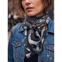 Load image into Gallery viewer, Qnuz Double printed on both sides Scarf 90x90 cm Scarf 64 Leopard

