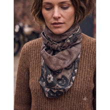 Load image into Gallery viewer, Qnuz Double printed on both sides Scarf 90x90 cm Scarf 60 Marron
