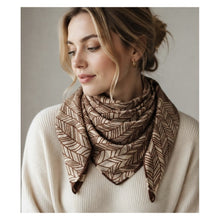 Load image into Gallery viewer, Qnuz Double printed on both sides Scarf 90x90 cm Scarf 60 Marron
