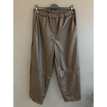 Load image into Gallery viewer, Qnuz Clothing Fake leather Pants Clothing 606 Choco
