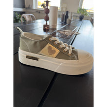 Load image into Gallery viewer, Qnuz Helina Shoe 53 Army
