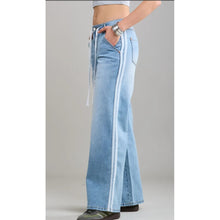 Load image into Gallery viewer, Qnuz Clothing Jeans w Stripe Clothing 33 denim blue

