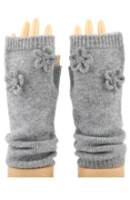 Load image into Gallery viewer, Qnuz Knit 1/2 Glove w LUREX/Flowers Hat/Glove
