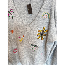Load image into Gallery viewer, Qnuz Clothing V-neck with embrodery Clothing 97 Grey
