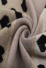 Load image into Gallery viewer, Qnuz Knitted Heart Scarf 58 x 180 Scarf
