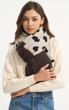 Load image into Gallery viewer, Qnuz Knitted Heart Scarf 58 x 180 Scarf
