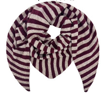 Load image into Gallery viewer, Qnuz Knitted Heart Scarf 70 x 180 Scarf
