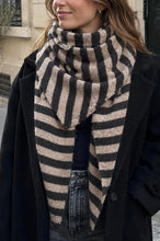 Load image into Gallery viewer, Qnuz Knitted Heart Scarf 70 x 180 Scarf
