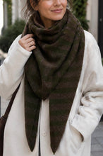 Load image into Gallery viewer, Qnuz Knitted Heart Scarf 70 x 180 Scarf
