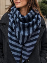 Load image into Gallery viewer, Qnuz Knitted Heart Scarf 70 x 180 Scarf
