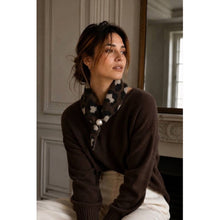 Load image into Gallery viewer, Qnuz Knitted Scarf w Pearl &amp; Leopard Scarf 60 Marron
