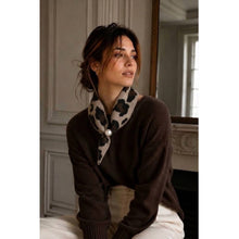 Load image into Gallery viewer, Qnuz Knitted Scarf w Pearl &amp; Leopard Scarf 63 Taupe
