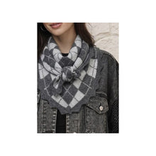 Load image into Gallery viewer, Qnuz Knitted Scarf w Prine of Wales Scarf 98 Dark Grey
