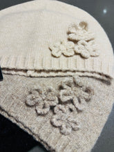 Load image into Gallery viewer, Qnuz Knitted hat w Flowers &amp; lurex 20% wool Hat/Glove
