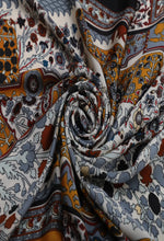 Load image into Gallery viewer, Qnuz Luksus Scarf 140 x 140 cm 30% Silk Scarf
