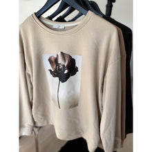 Load image into Gallery viewer, Qnuz Clothing Lux Sweat w print Clothing 13 Beige
