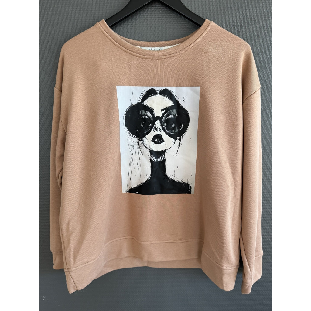 Qnuz Clothing Lux Sweat w print Clothing 61 Camel