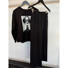 Load image into Gallery viewer, Qnuz Clothing Lux Sweat w print Clothing 99 Black

