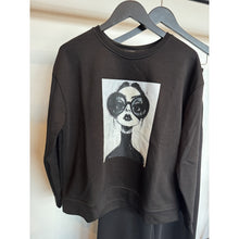 Load image into Gallery viewer, Qnuz Clothing Lux Sweat w print Clothing 99 Black
