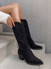 Load image into Gallery viewer, Qnuz Naela Shoe
