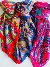 Load image into Gallery viewer, Qnuz Prio Scarf
