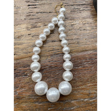 Load image into Gallery viewer, Qnuz Nilla Necklace 10 White
