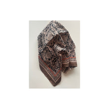 Load image into Gallery viewer, Qnuz Pallet scarf Scarf 63 Taupe
