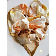 Load image into Gallery viewer, Qnuz Patti Scarf 45 Orange
