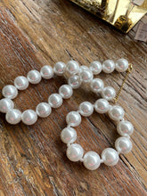 Load image into Gallery viewer, Qnuz Pearl bracelet Bracelet
