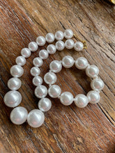 Load image into Gallery viewer, Qnuz Pearl bracelet Bracelet
