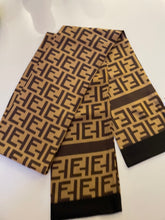 Load image into Gallery viewer, Qnuz Pelli Scarf
