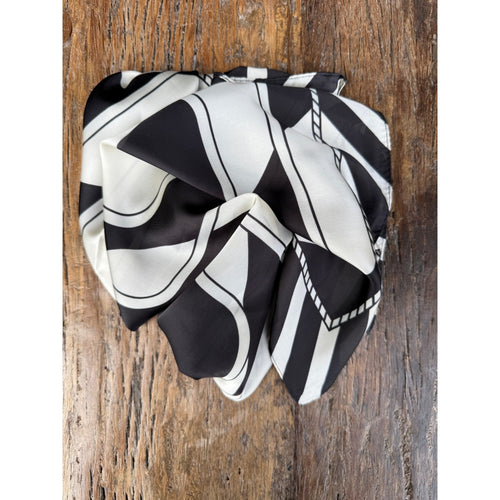 Qnuz Plaine Scarf 20% SILK 70 x 70 cm Scarf 99 Black